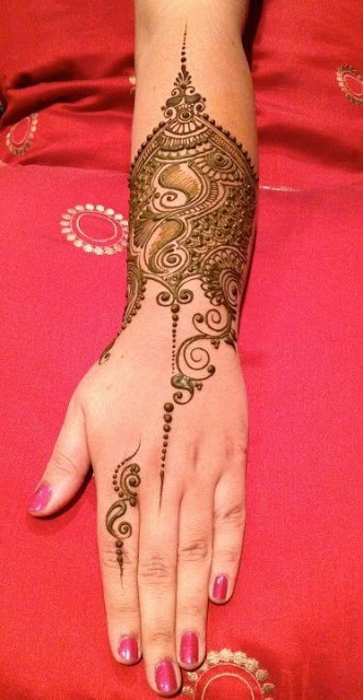 latest Mehndi Designs Images for Brides on Wedding